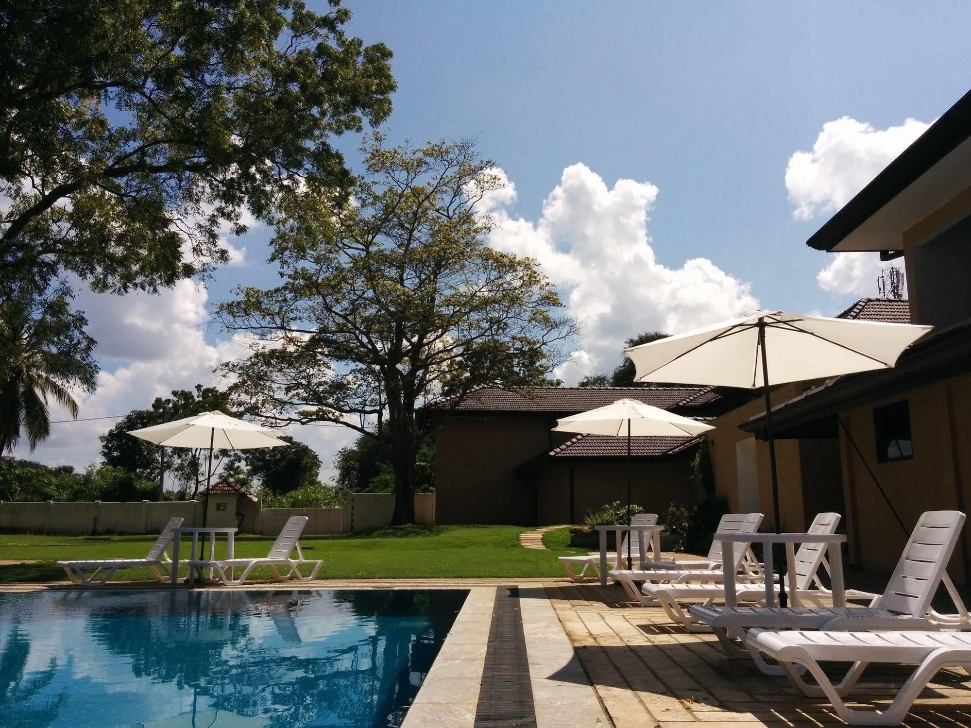 Rajarata Hotel Anuradhapura Exterior photo
