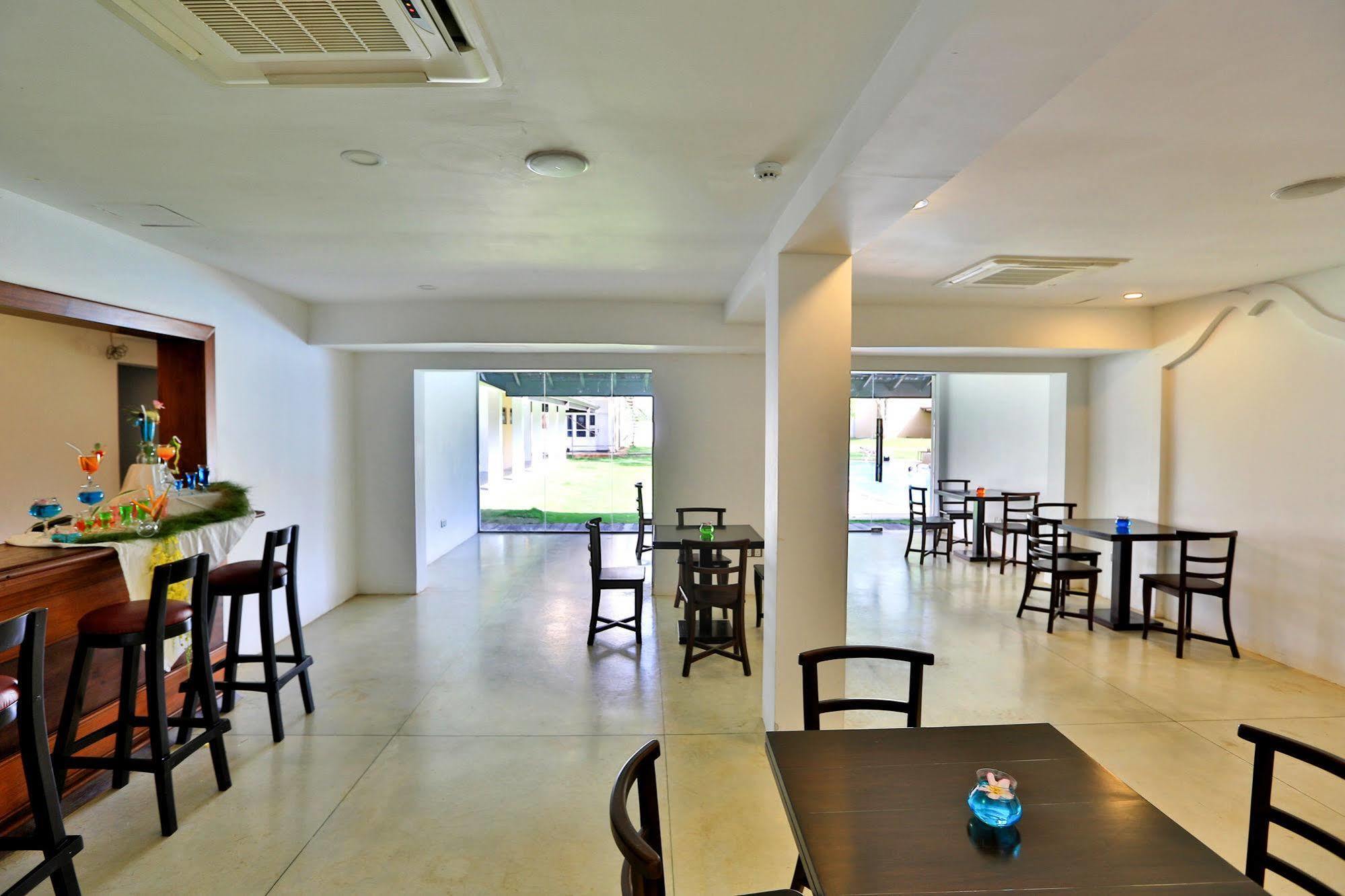 Rajarata Hotel Anuradhapura Exterior photo